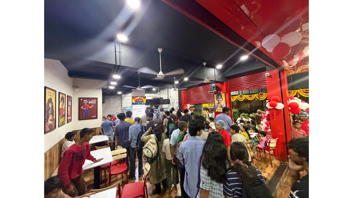 Ajay’s Café makes strong Mumbai Debut as 2,500 Customers turn up on Opening Day