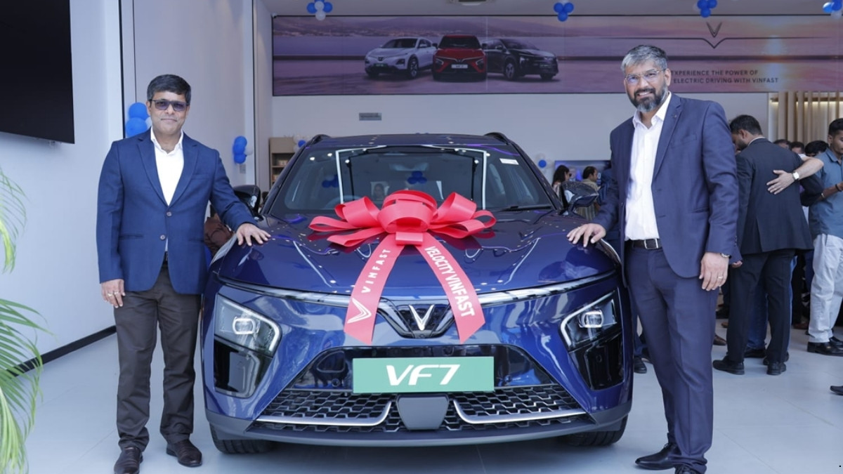 Velocity Fintrust Opens India’s Largest VinFast Showroom in Noida, Unveils VF 6 & VF 7 on World EV Day